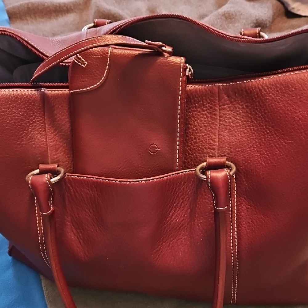 Elegant Burgundy Leather Tote Bag